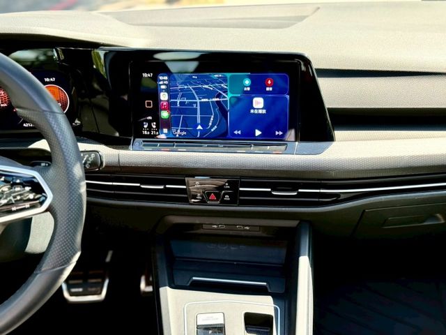 首發版 僅跑4萬 消光銀 冷熱通風椅 賽車椅 全景天窗  第8張相片