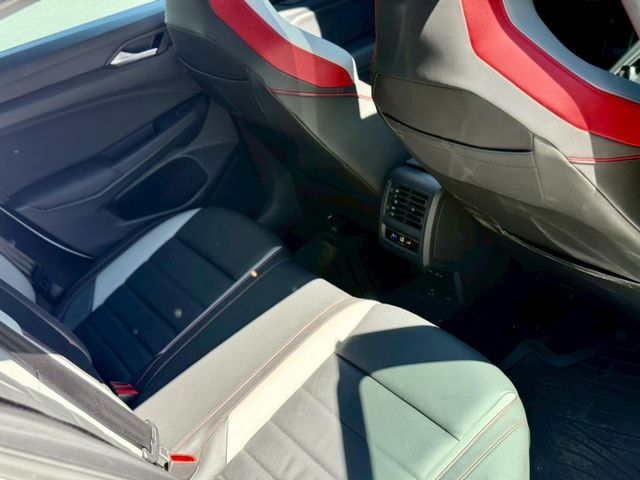 首發版 僅跑4萬 消光銀 冷熱通風椅 賽車椅 全景天窗  第11張相片