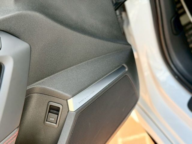 性能鋼砲 麂皮方向盤 跑排 B&O音響 全景 ACC  第10張相片