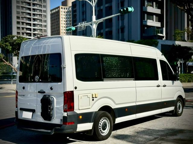 市場稀有 大T露營車 大金冷暖空調 馬桶 冰箱 盥洗設備 微波爐 洗手槽  第2張相片