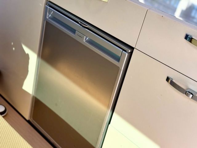 市場稀有 大T露營車 大金冷暖空調 馬桶 冰箱 盥洗設備 微波爐 洗手槽  第10張相片