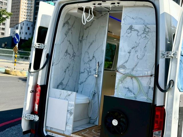 市場稀有 大T露營車 大金冷暖空調 馬桶 冰箱 盥洗設備 微波爐 洗手槽  第15張相片