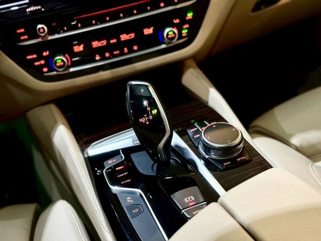 總代 M版 5AS 抬顯 電吸門 雙前座電動椅 記憶裝置 360  第8張相片