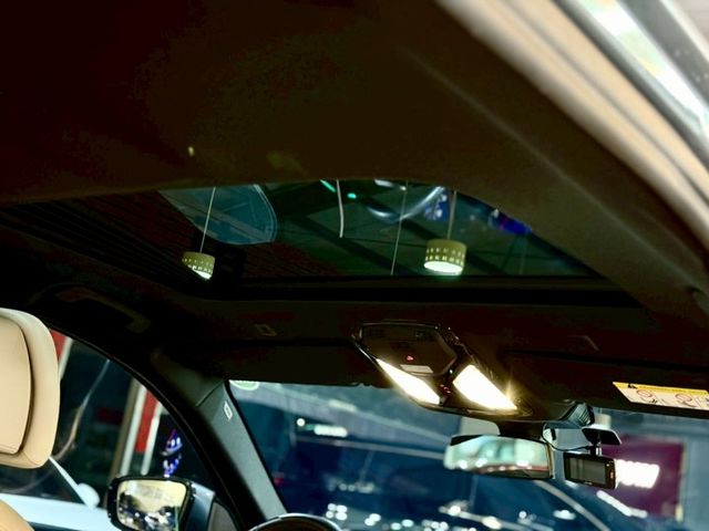 總代 M版 5AS 抬顯 電吸門 雙前座電動椅 記憶裝置 360  第10張相片