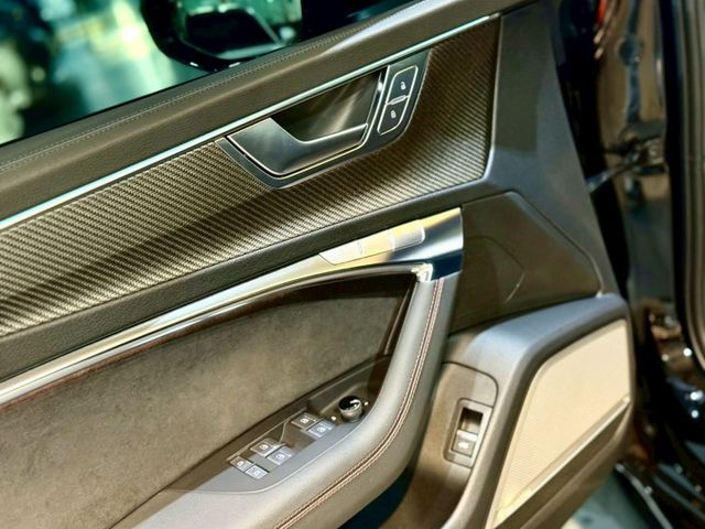 24年式 Performance 選配 黑化套件 高階B&O  第13張相片