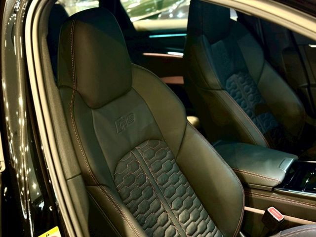 24年式 Performance 選配 黑化套件 高階B&O  第15張相片