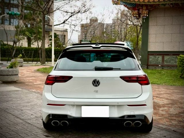 24年式 抬顯 H/K音響 選配Oettinger尾翼 黑化套件  第3張相片