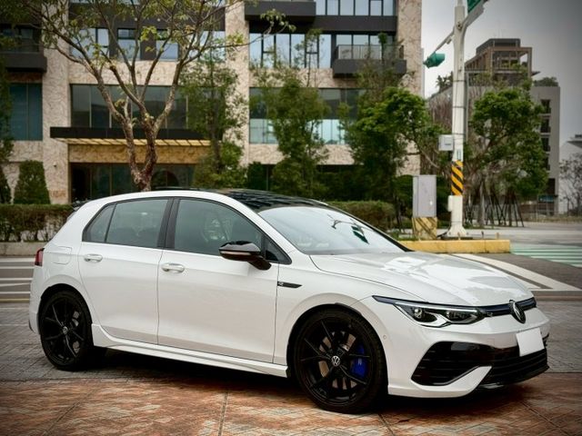 24年式 抬顯 H/K音響 選配Oettinger尾翼 黑化套件  第5張相片