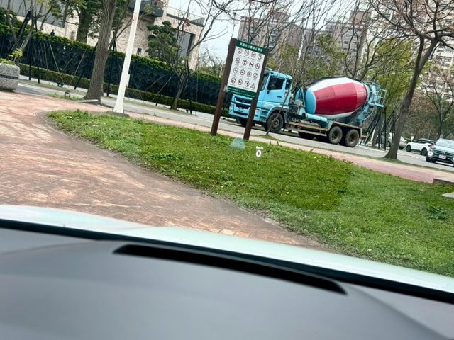 24年式 抬顯 H/K音響 選配Oettinger尾翼 黑化套件  第12張相片