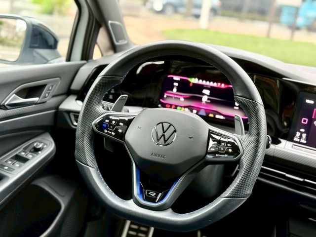 24年式 抬顯 H/K音響 選配Oettinger尾翼 黑化套件  第13張相片