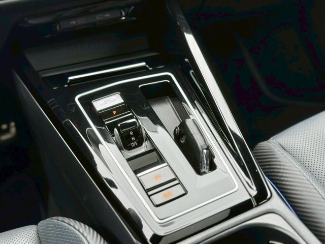 24年式 抬顯 H/K音響 選配Oettinger尾翼 黑化套件  第15張相片