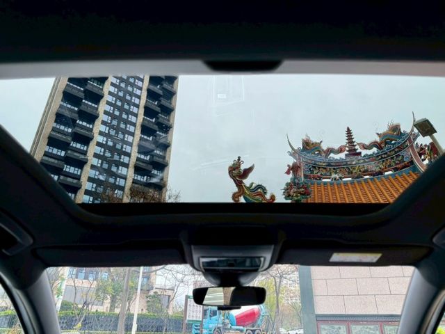 24年式 抬顯 H/K音響 選配Oettinger尾翼 黑化套件  第16張相片