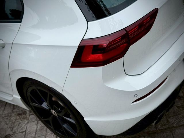 24年式 抬顯 H/K音響 選配Oettinger尾翼 黑化套件  第18張相片