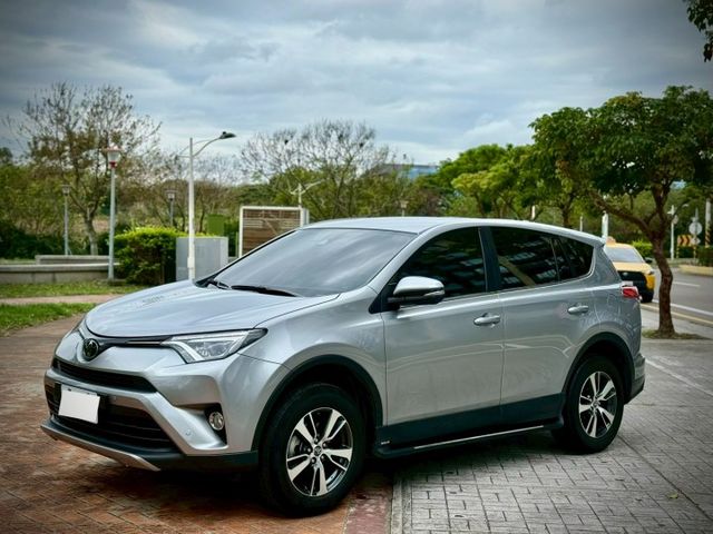 尊爵 小改款 ACC 車美士主機 抬顯 電動椅 全原廠保養  第1張相片