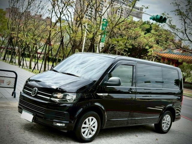 短軸 Multivan 旋轉椅 後座餐桌  第1張相片