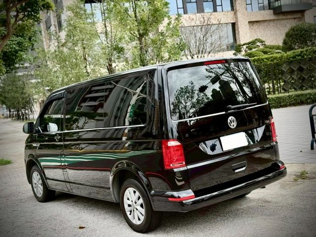 短軸 Multivan 旋轉椅 後座餐桌  第2張相片