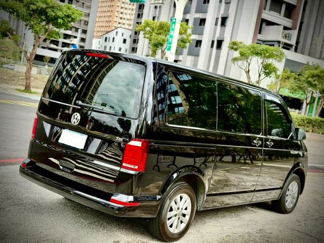 短軸 Multivan 旋轉椅 後座餐桌  第3張相片