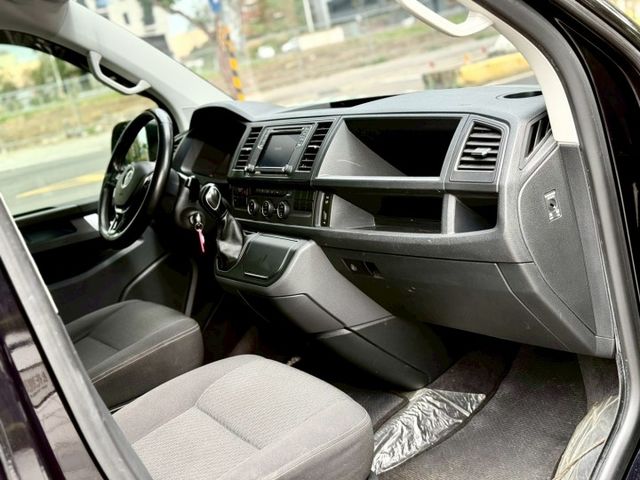 短軸 Multivan 旋轉椅 後座餐桌  第5張相片