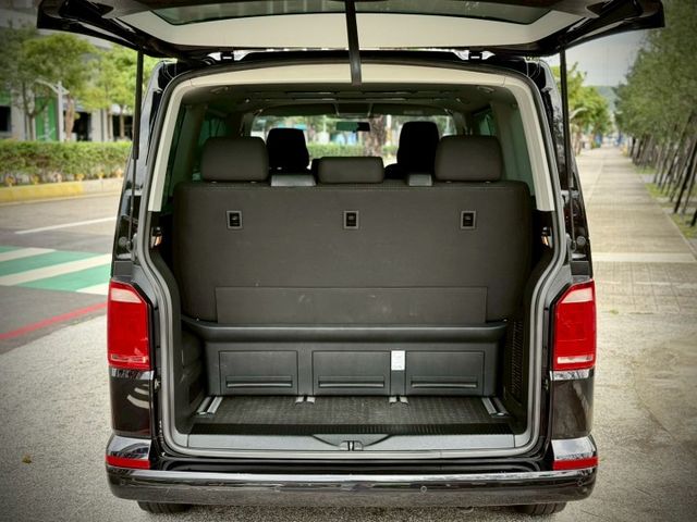 短軸 Multivan 旋轉椅 後座餐桌  第10張相片