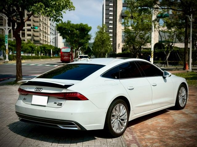 市場稀有 ACC 原廠保固中 改裝RS方向盤 B&O高音 環艙氣氛燈  第4張相片