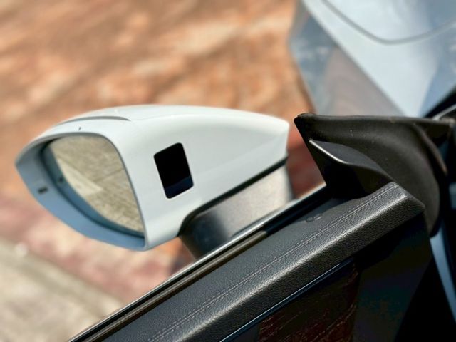 市場稀有 ACC 原廠保固中 改裝RS方向盤 B&O高音 環艙氣氛燈  第11張相片