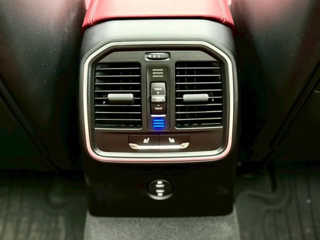 ACC 盲點 BOSE 360環景 紅內 跑計 全景 冷熱通風椅 後座加熱椅 十四向  第17張相片