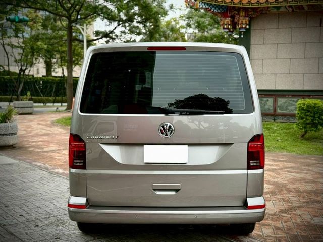 21年式 市場稀有 僅跑4千 短軸 雙開 204匹 加裝電動側踏板  第3張相片