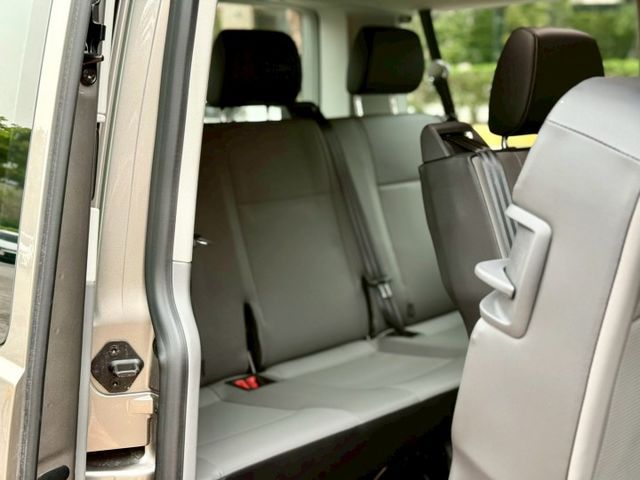 21年式 市場稀有 僅跑4千 短軸 雙開 204匹 加裝電動側踏板  第8張相片