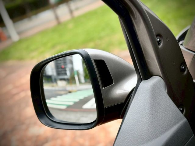 21年式 市場稀有 僅跑4千 短軸 雙開 204匹 加裝電動側踏板  第12張相片