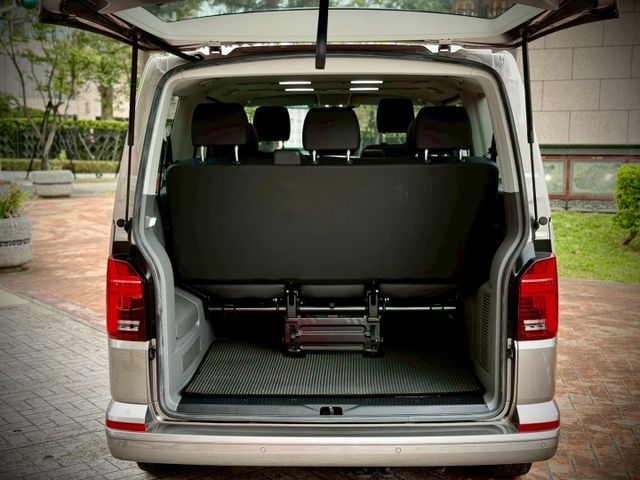 21年式 市場稀有 僅跑4千 短軸 雙開 204匹 加裝電動側踏板  第16張相片