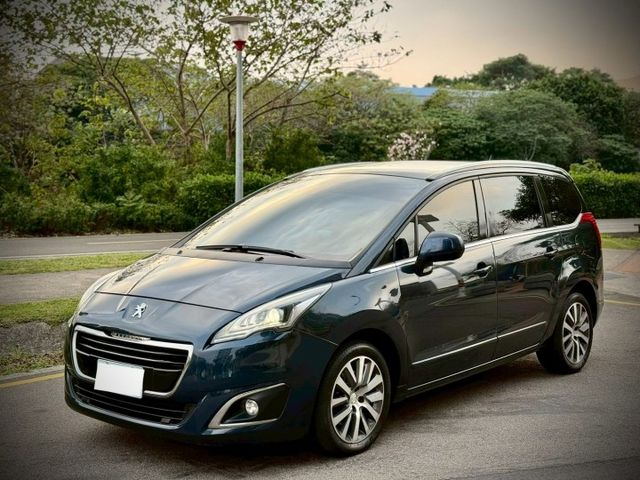 市場稀有 Premium Pack版本 全景天窗 7人座  第1張相片