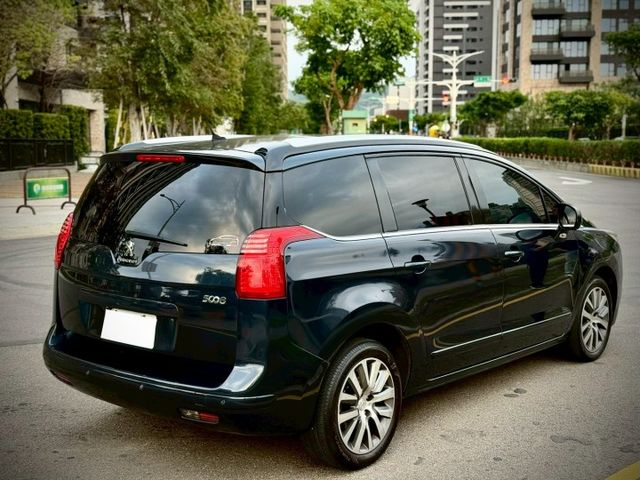 市場稀有 Premium Pack版本 全景天窗 7人座  第3張相片