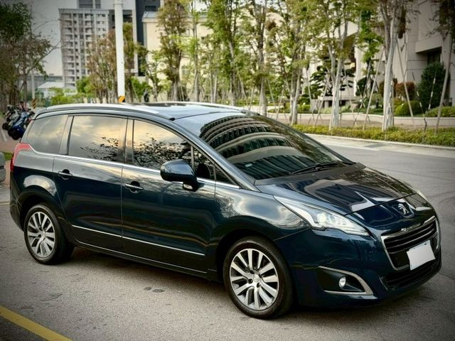 市場稀有 Premium Pack版本 全景天窗 7人座  第4張相片