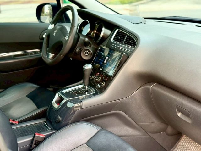 市場稀有 Premium Pack版本 全景天窗 7人座  第5張相片