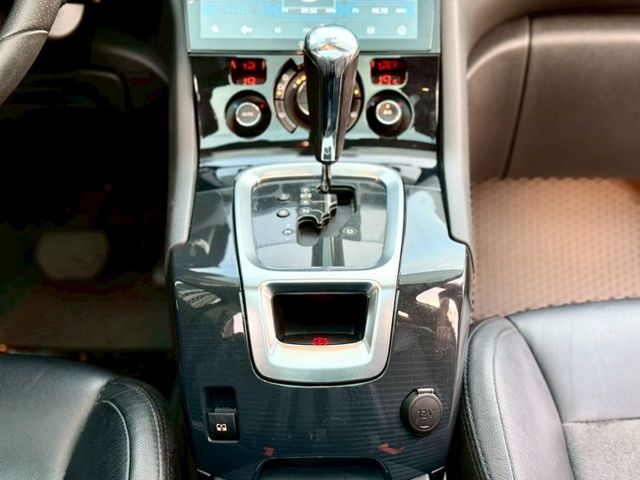 市場稀有 Premium Pack版本 全景天窗 7人座  第10張相片