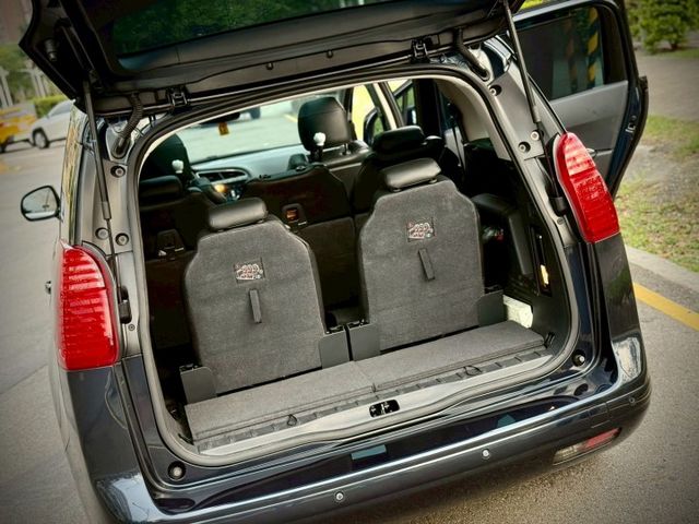 市場稀有 Premium Pack版本 全景天窗 7人座  第12張相片