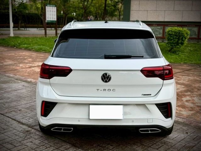 原廠保固中 R LINE 全景 電動椅 加熱椅 自動停車  第3張相片