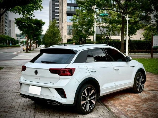 原廠保固中 R LINE 全景 電動椅 加熱椅 自動停車  第4張相片