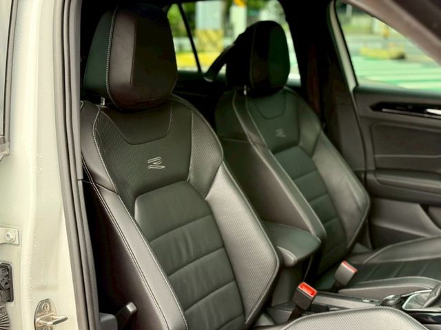 原廠保固中 R LINE 全景 電動椅 加熱椅 自動停車  第6張相片