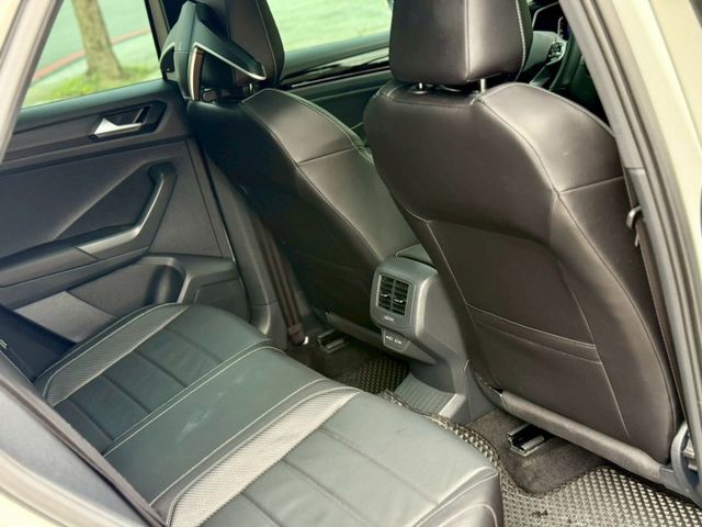 原廠保固中 R LINE 全景 電動椅 加熱椅 自動停車  第7張相片