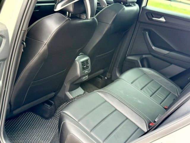 原廠保固中 R LINE 全景 電動椅 加熱椅 自動停車  第8張相片