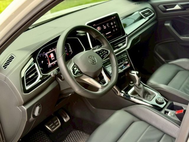 原廠保固中 R LINE 全景 電動椅 加熱椅 自動停車  第9張相片