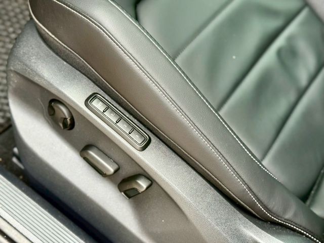 原廠保固中 R LINE 全景 電動椅 加熱椅 自動停車  第10張相片