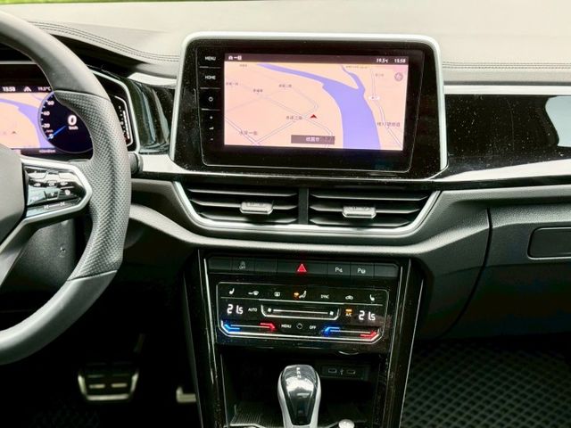 原廠保固中 R LINE 全景 電動椅 加熱椅 自動停車  第12張相片