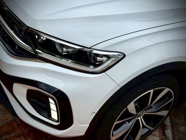 原廠保固中 R LINE 全景 電動椅 加熱椅 自動停車  第14張相片