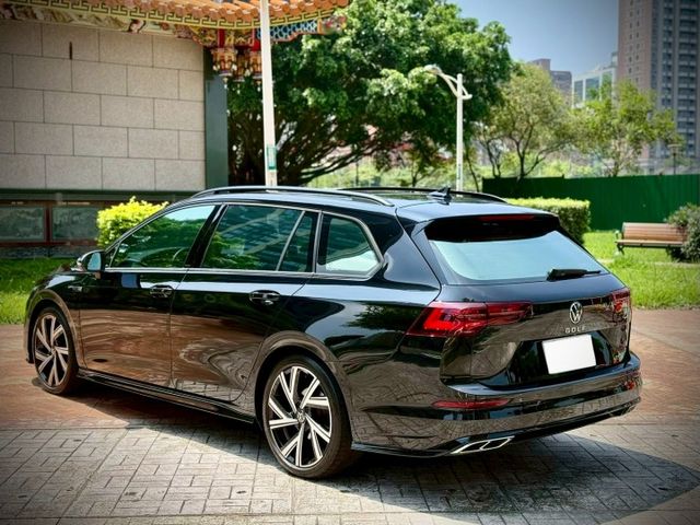 旅行車 H/K音響 抬顯 全景天窗 自動停車 矩陣頭燈  第2張相片