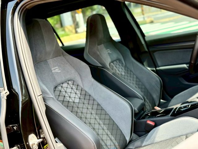 旅行車 H/K音響 抬顯 全景天窗 自動停車 矩陣頭燈  第6張相片