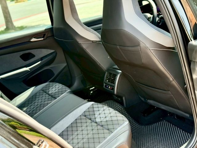 旅行車 H/K音響 抬顯 全景天窗 自動停車 矩陣頭燈  第7張相片