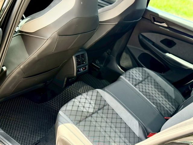 旅行車 H/K音響 抬顯 全景天窗 自動停車 矩陣頭燈  第8張相片