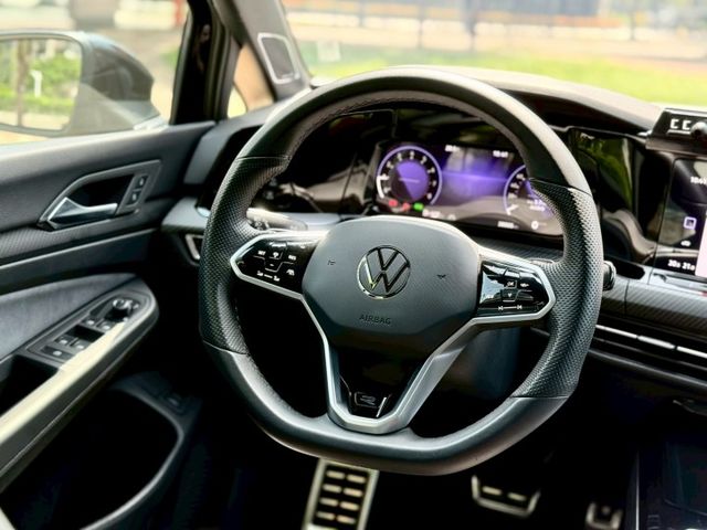 旅行車 H/K音響 抬顯 全景天窗 自動停車 矩陣頭燈  第12張相片